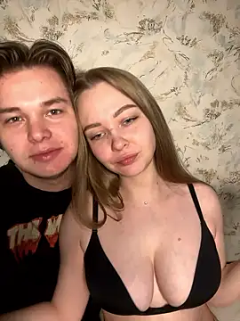 Snapshot of Family-Mm1 chatting on January 17, 2026, 7:02 am Family-Mm1 online show from January 17, 2026, 7:02 am