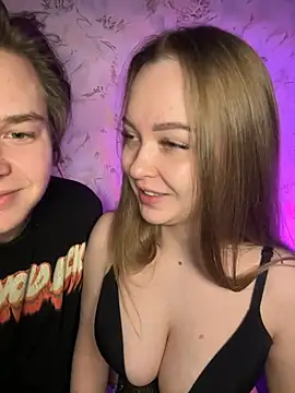 Snapshot of Family-Mm1 chatting on February 8, 2026, 3:59 pm Family-Mm1 online show from February 8, 2026, 3:59 pm