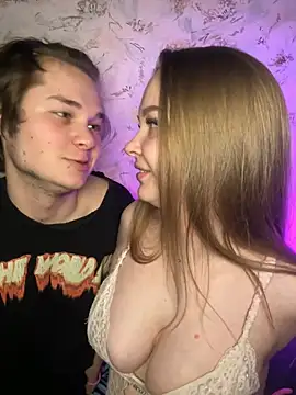 Snapshot of Family-Mm1 chatting on February 9, 2026, 8:35 pm Family-Mm1 online show from February 9, 2026, 8:35 pm