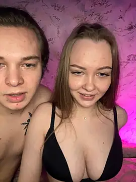 Snapshot of Family-Mm1 chatting on March 3, 2026, 10:10 am Family-Mm1 online show from March 3, 2026, 10:10 am