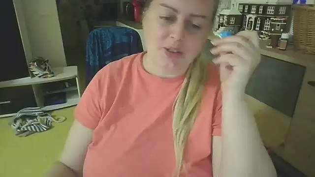 Meliss Official9 online show from May 2, 2026, 7:52 pm