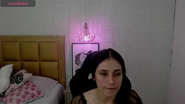 MAGNOLEROY online show from January 18, 2025, 7:26 pm