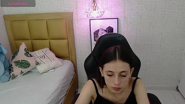 MAGNOLEROY online show from January 23, 2025, 7:51 pm