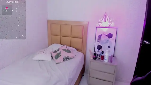 MAGNOLEROY online show from January 29, 2025, 7:43 pm