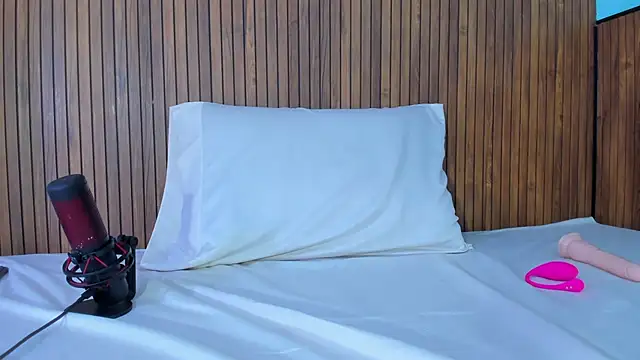 curvy rousi online show from February 21, 2025, 5:42 pm