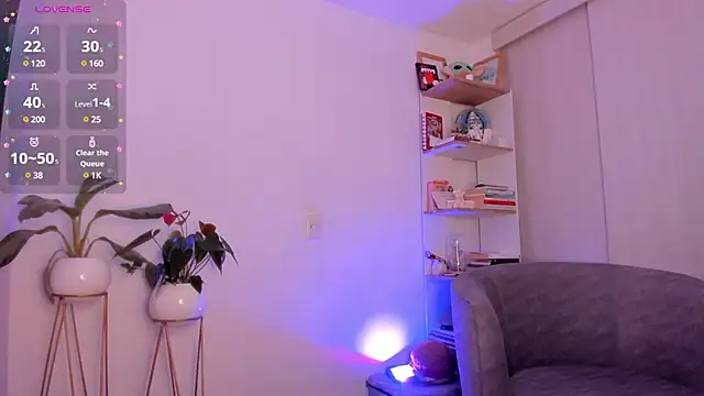 danna davis18 online show from December 7, 2024, 3:41 pm