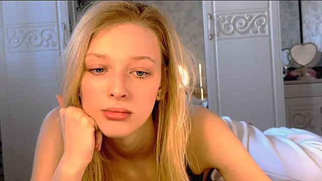 Evvie Summn1 online show from March 23, 2025, 3:32 am