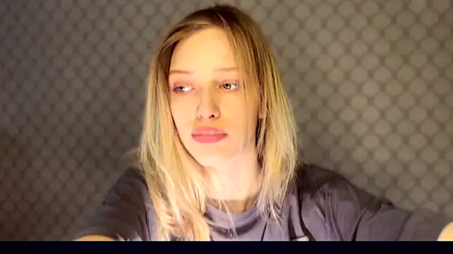 Evvie Summn1 online show from December 20, 2025, 9:49 am