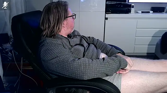 VSteph online show from October 19, 2025, 7:47 pm