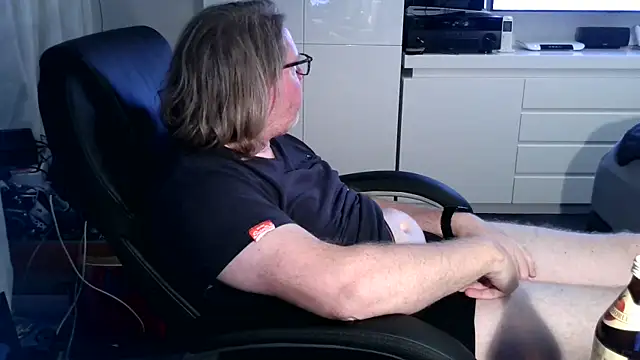 VSteph online show from October 22, 2025, 10:31 pm