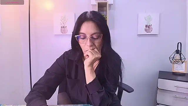 Snapshot of Zuzana21 chatting on April 22, 2026, 1:01 pm Zuzana21 online show from April 22, 2026, 1:01 pm