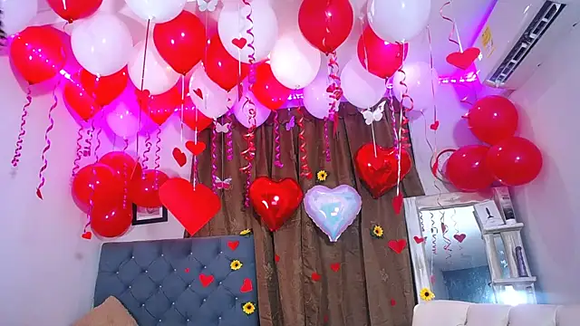 Snapshot of Isis_queen1 chatting on February 13, 2025, 10:54 pm Isis queen1 online show from February 13, 2025, 10:54 pm