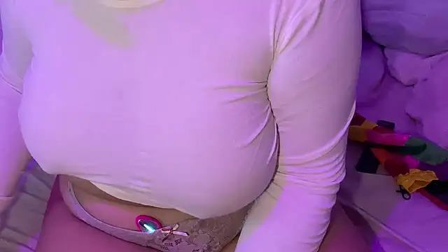 hannahcdmx online show from October 7, 2025, 2:31 am