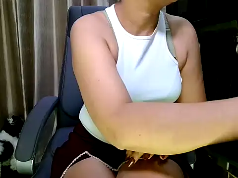 fabdemira online show from October 4, 2025, 7:56 pm