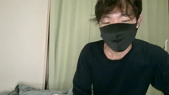 UKI06 online show from December 15, 2024, 6:37 pm