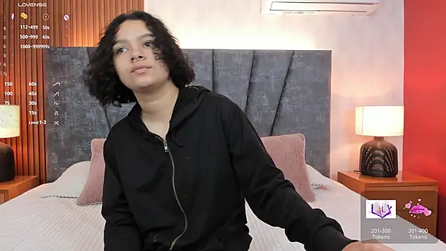 pretty sunlight  online show from January 14, 2025, 1:26 am