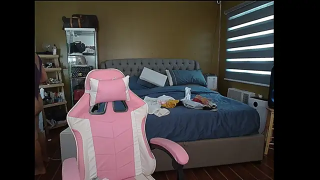 aya saki online show from March 11, 2025, 6:43 am