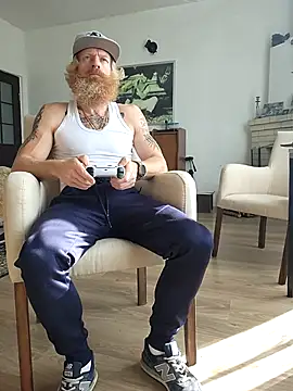 Gingerbeard40 online show from November 23, 2025, 8:58 am