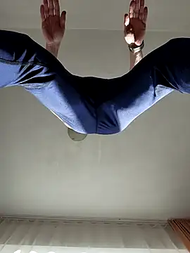 Gingerbeard40 online show from December 4, 2025, 8:01 am