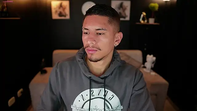 Aaronfox x online show from November 28, 2025, 9:01 am