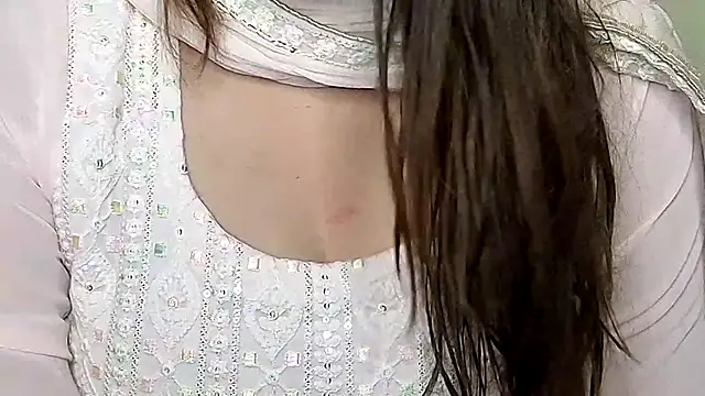 Snapshot of MIss-Naina chatting on November 17, 2025, 7:47 am MIss-Naina online show from November 17, 2025, 7:47 am