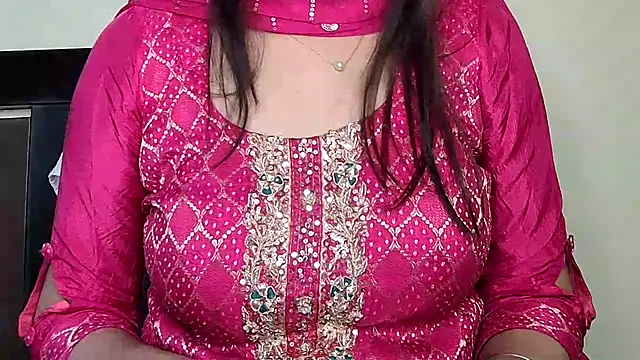 Snapshot of MIss-Naina chatting on November 28, 2025, 2:09 pm MIss-Naina online show from November 28, 2025, 2:09 pm