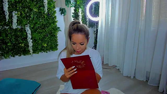 VivienCarter online show from September 15, 2025, 7:30 am