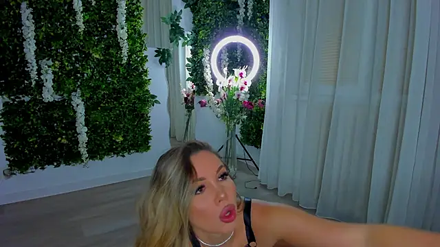 VivienCarter online show from March 3, 2026, 3:45 am