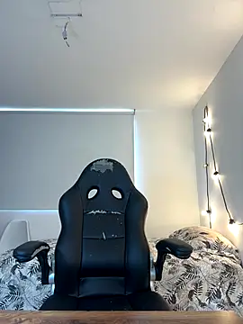 Elizabeth Dupont online show from November 25, 2025, 7:25 pm