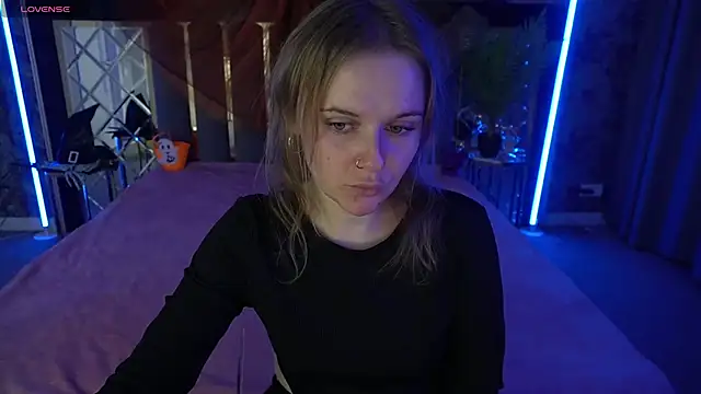 MaribelRiverr  online show from October 27, 2025, 6:39 am