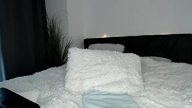 ElizabethAC online show from November 19, 2025, 8:14 am