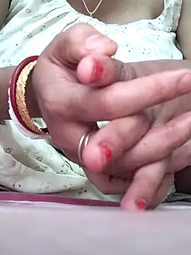 miss-Riy online show from November 13, 2025, 4:28 pm