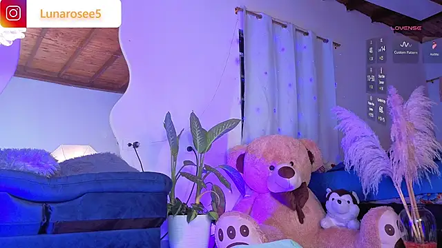 LunaRose5 online show from November 11, 2025, 3:28 am