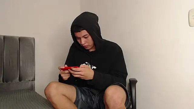 alex-lover online show from March 6, 2025, 5:24 am