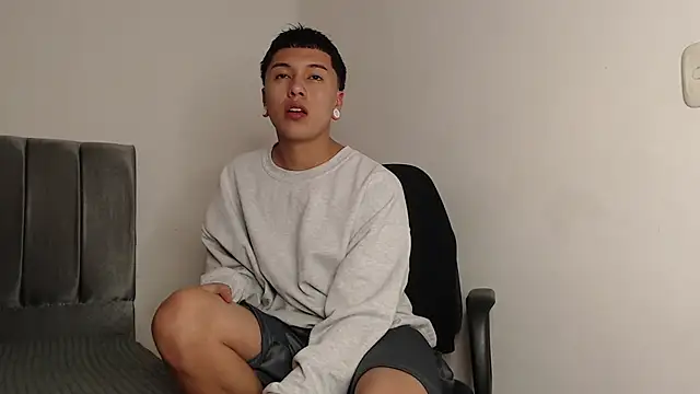 alex-lover online show from March 18, 2025, 1:00 am