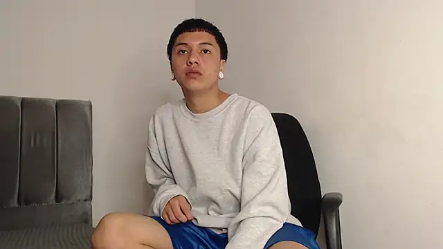 alex-lover online show from September 19, 2025, 1:29 am