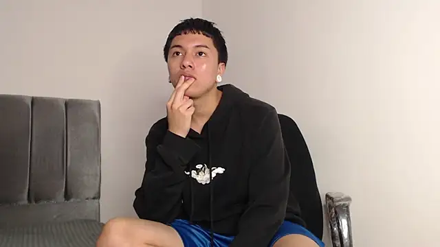 alex-lover online show from October 1, 2025, 1:22 am