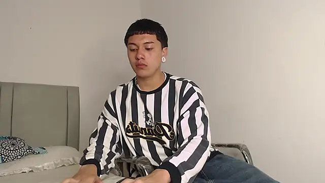 alex-lover online show from February 4, 2026, 2:17 am