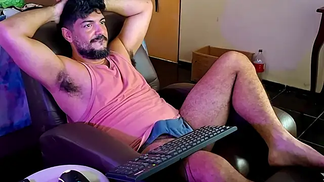 Snapshot of LUH133 chatting on February 5, 2026, 4:44 pm LUH133 online show from February 5, 2026, 4:44 pm