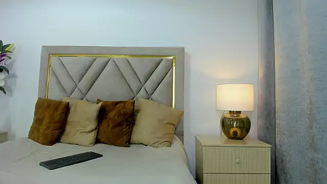 emily queen2 online show from November 30, 2025, 6:23 pm