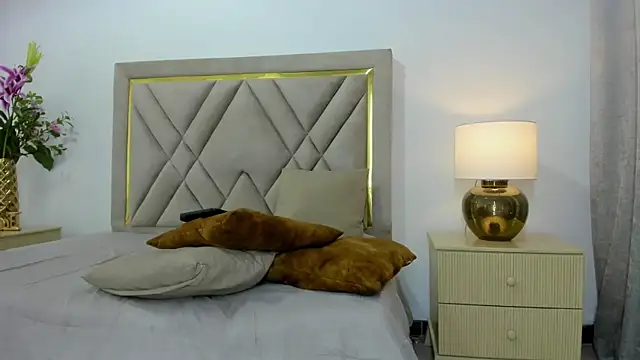 emily queen2 online show from March 26, 2026, 7:19 pm