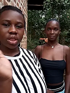 Snapshot of Sassy_boobs21 chatting on February 20, 2026, 4:31 am Sassy boobs21 online show from February 20, 2026, 4:31 am