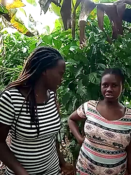 Snapshot of Black_juicy24 chatting on February 5, 2025, 2:05 pm Black juicy24 online show from February 5, 2025, 2:05 pm