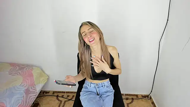 RachelJones  online show from March 9, 2025, 1:46 am