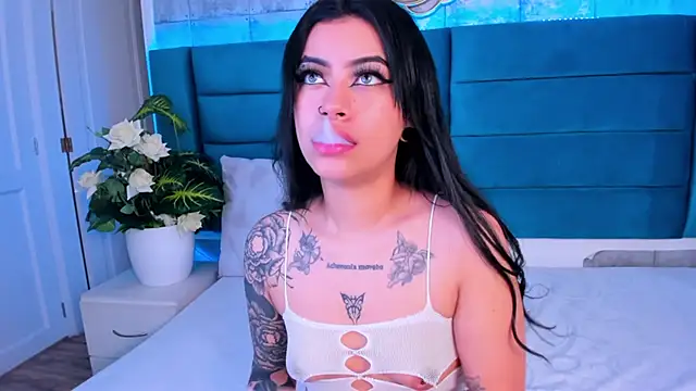 Snapshot of DakottaHill chatting on February 10, 2025, 1:44 pm DakottaHill online show from February 10, 2025, 1:44 pm