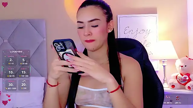 IsaValencia online show from September 9, 2025, 10:09 pm