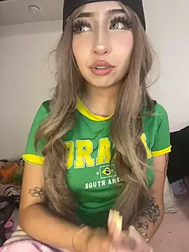 lunaapppp online show from April 14, 2026, 4:40 am