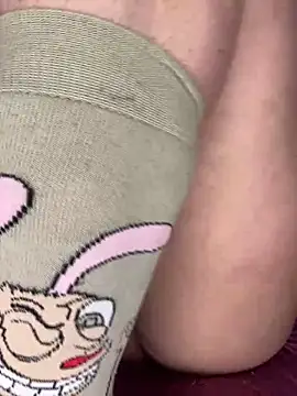 Mae Henao9 online show from February 1, 2025, 9:00 am