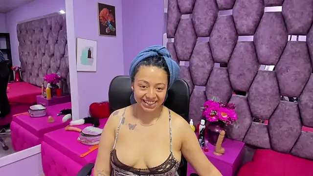 Snapshot of slut_anal_ chatting on January 13, 2025, 1:39 pm slut anal  online show from January 13, 2025, 1:39 pm