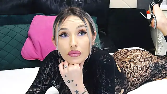 IssaSmith online show from February 7, 2025, 12:06 pm